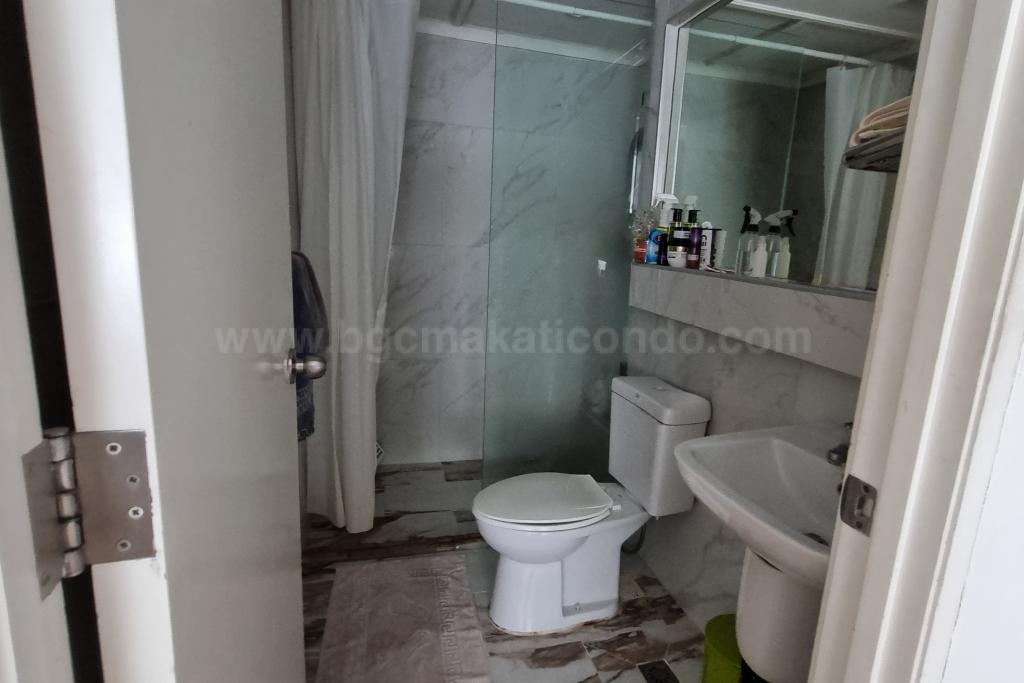 Toilet and bath of 2-bedroom condo unit at Bonifacio Ridge