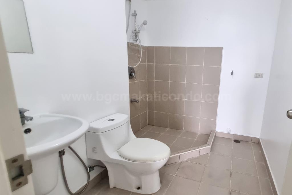 Common toilet and bath of 2-bedroom condo unit at Avida Towers Verte