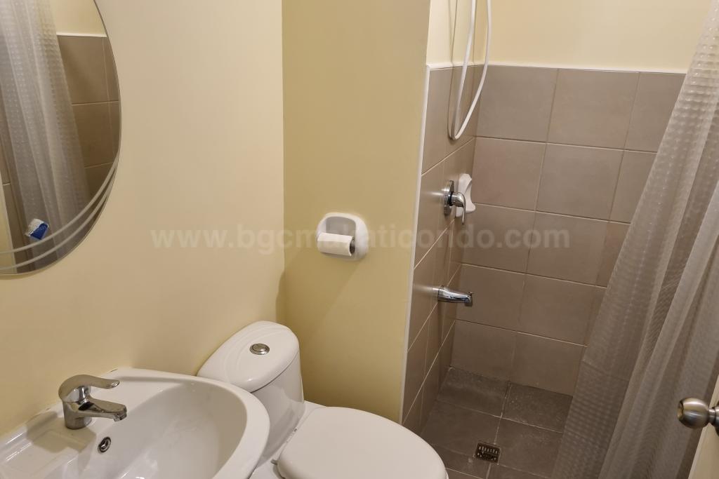 Toilet and bath of 1-bedroom condominium unit at Avida Towers Asten