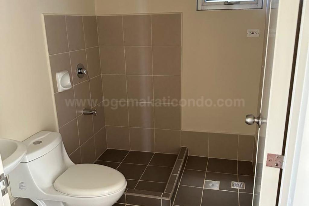 Toilet and bath of 3-bedroom condo unit at Avida Towers Turf tower 1