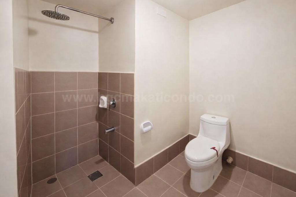 Toilet and bath of studio condo unit at Avida Towers Vireo tower 3