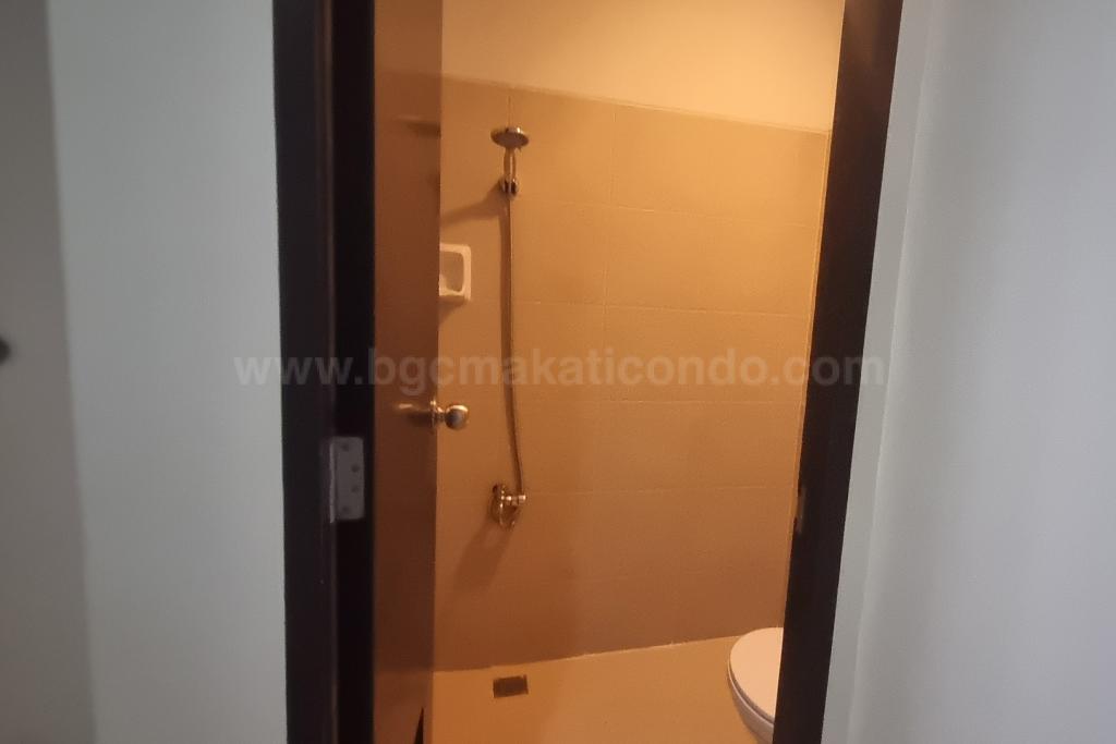 Utility toilet and bath of 2-bedroom condo unit at Uptown Parksuites tower 2
