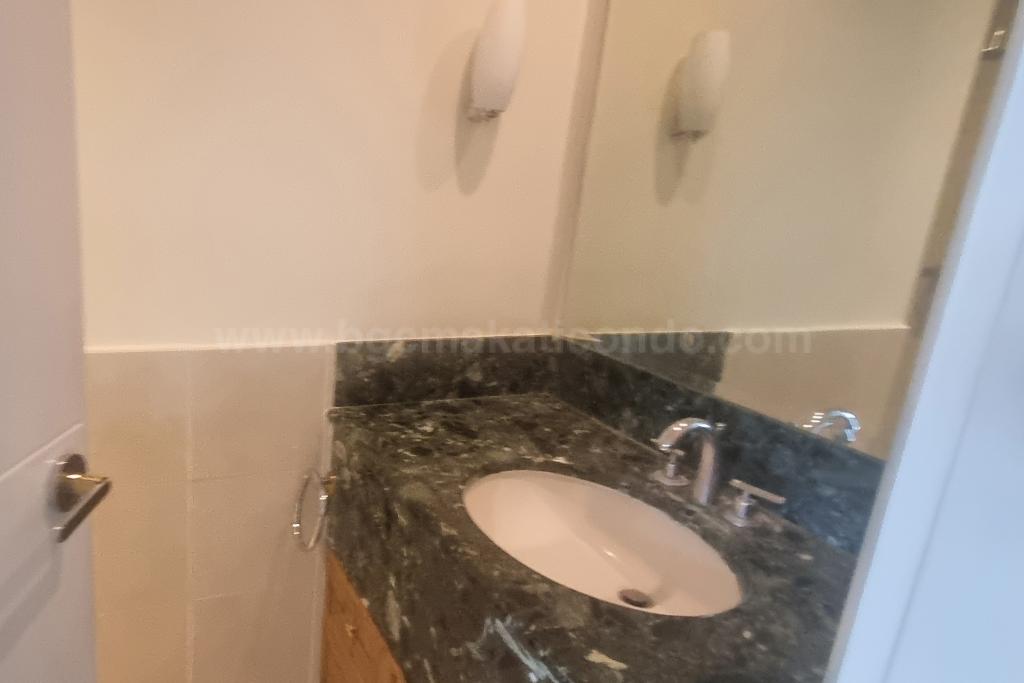 Bedroom 3 toilet and bath of 4-bedroom bi-level penthouse unit at Pacific Plaza Towers