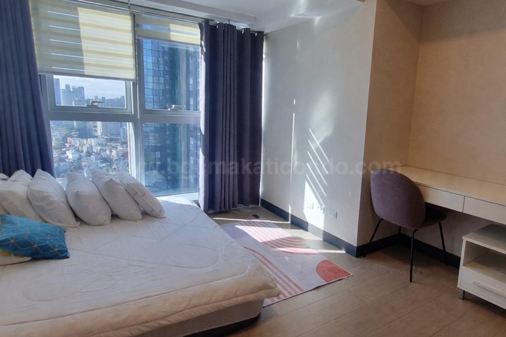 Bedroom 1 of 1-bedroom condo unit at Uptown Parksuites tower 1