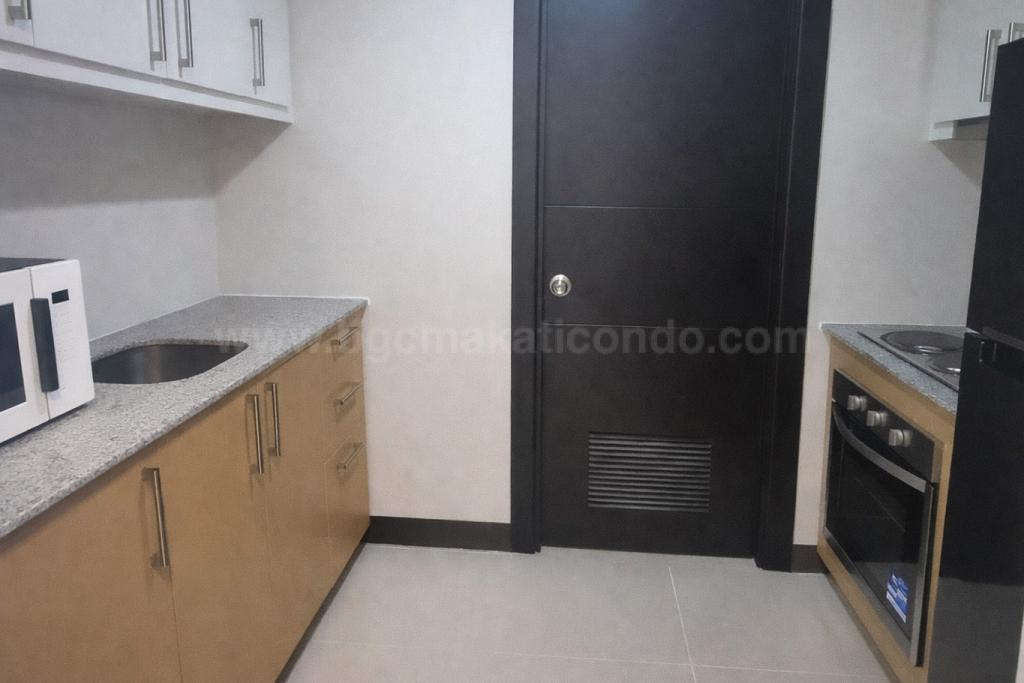 Kitchen area of 1-bedroom condo unit at Uptown Parksuites tower 1