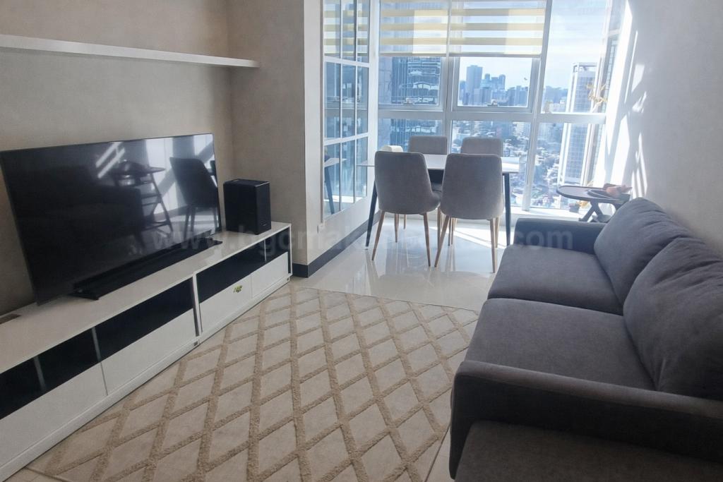 Living area of 1-bedroom condo unit at Uptown Parksuites tower 1