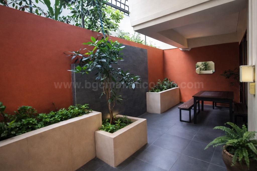 Garden of 3-bedroom bi-level condo unit at The Regency at Salcedo