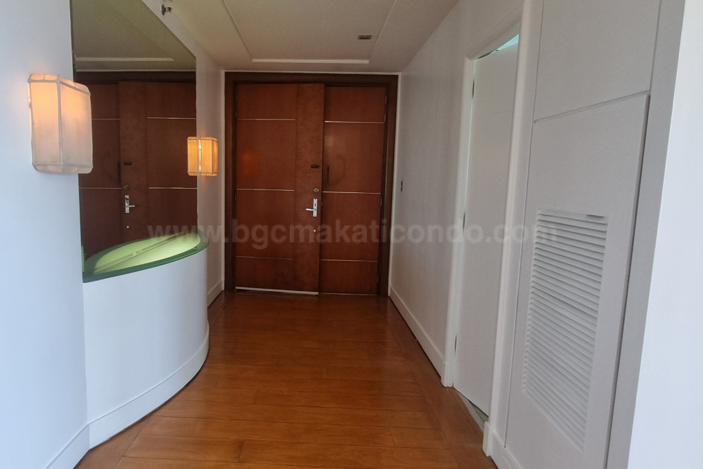 Foyer of 3-bedroom condo unit at Pacific Plaza Towers