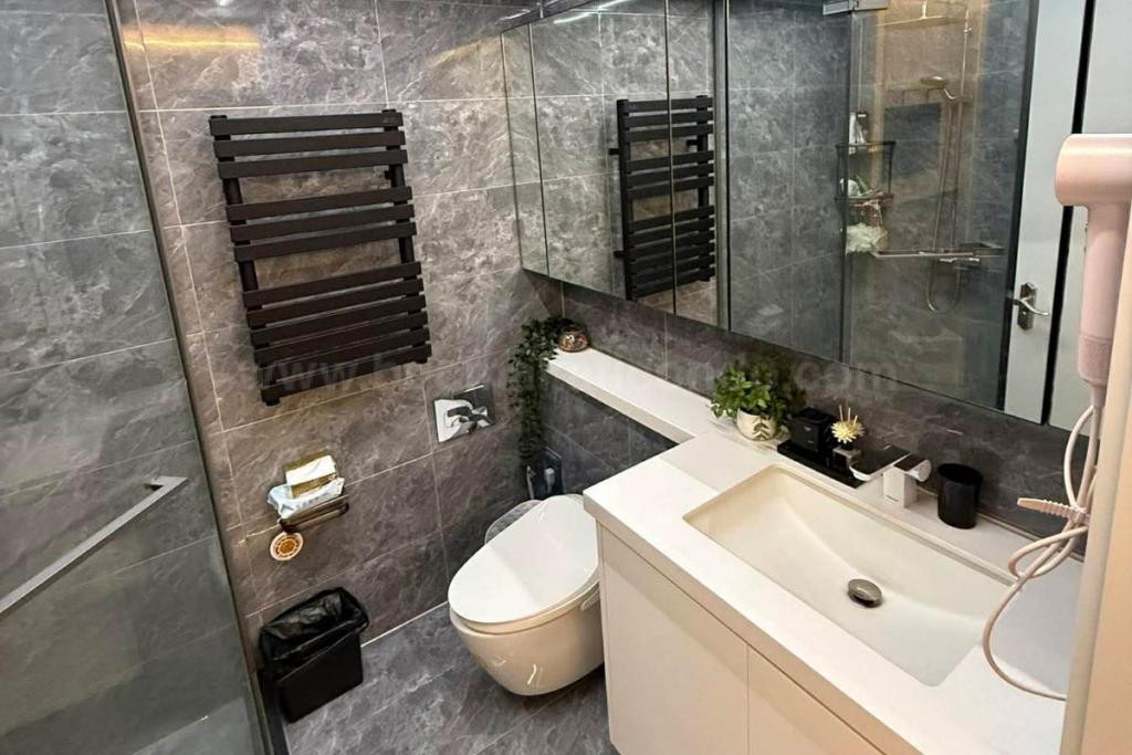 Bedroom 1 toilet and bath of 2-bedroom condo unit at The Trion Towers tower 2