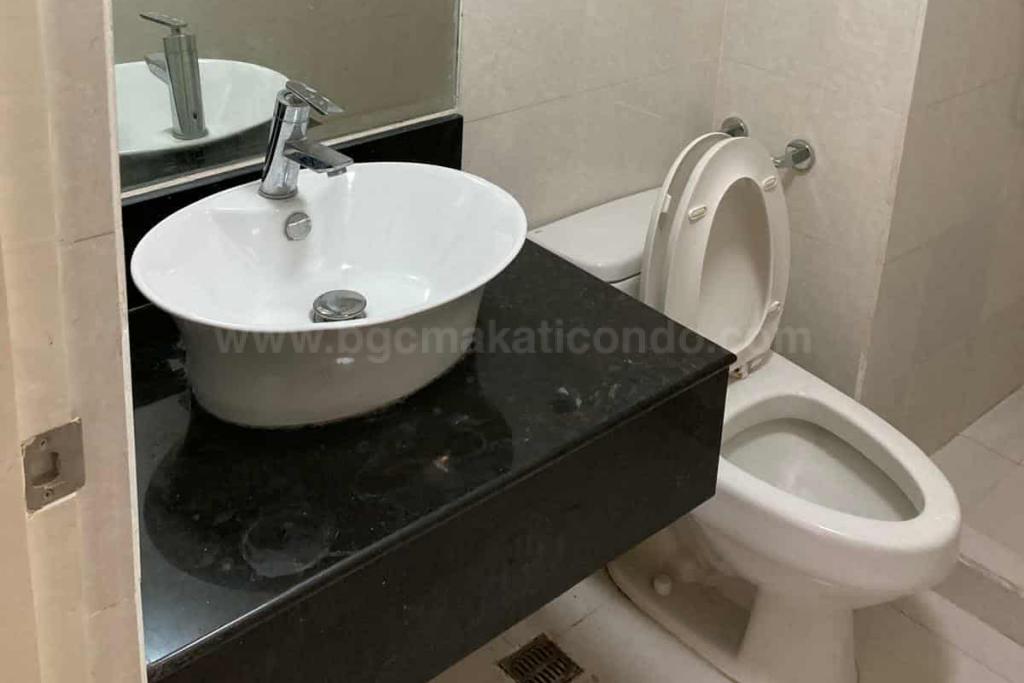 Toilet and bath of 1-bedroom condominium unit at Bellagio Tower 3