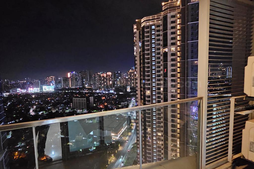 Balcony of executive 1-bedroom condo unit at Uptown Parksuites tower 2