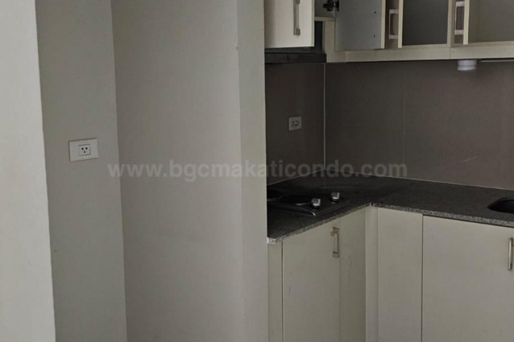 Kitchen area of executive 1-bedroom condo unit at Uptown Parksuites tower 2