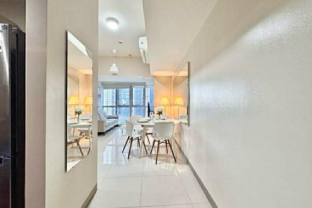 Hallway of executive 2-bedroom condo unit at Uptown Parksuites tower 1