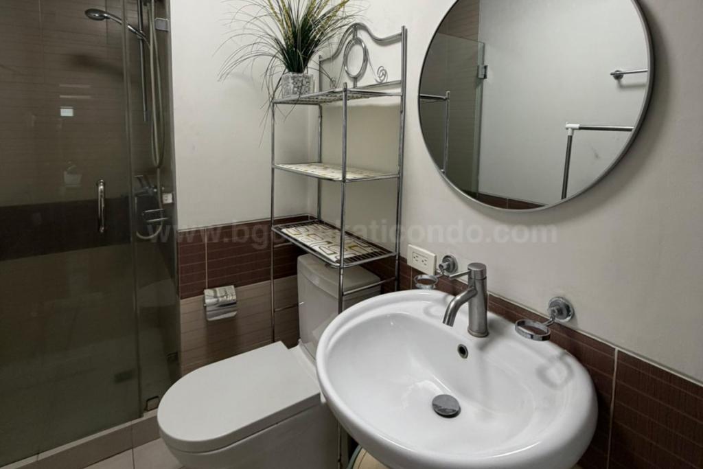 Common toilet and bath of 2-bedroom loft unit at The Fort Residences