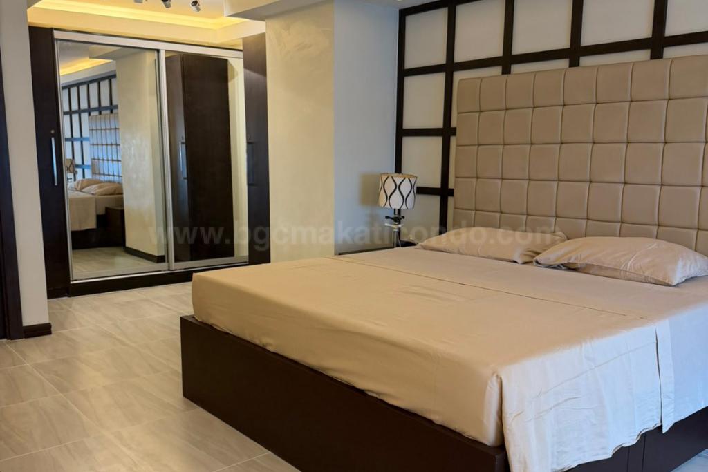 Master's bedroom of 2-bedroom loft unit at The Fort Residences