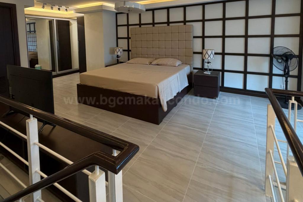 Master's bedroom of 2-bedroom loft unit at The Fort Residences