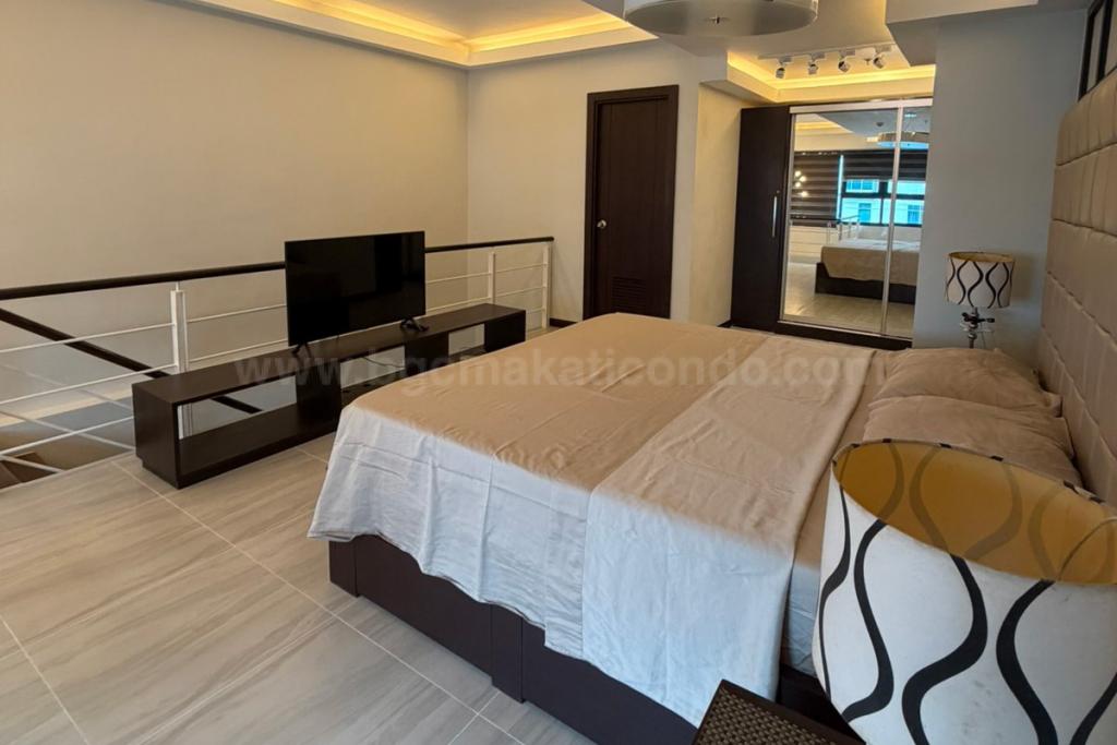 Master's bedroom of 2-bedroom loft unit at The Fort Residences