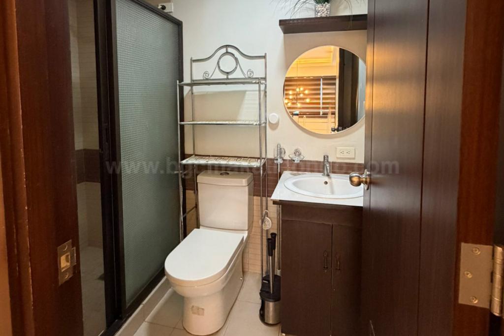 Master's toilet and bath of 2-bedroom loft unit at The Fort Residences