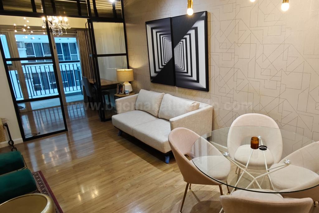 Dining and living areas of 1-bedroom condo unit at One Maridien