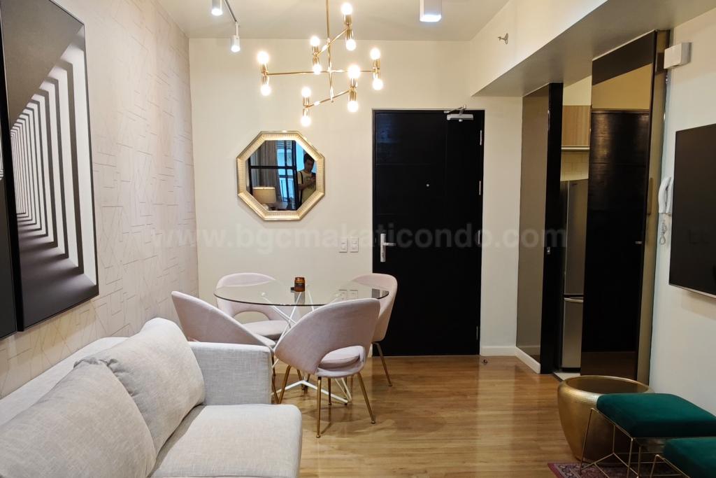 Living and dining areas of 1-bedroom condo unit at One Maridien