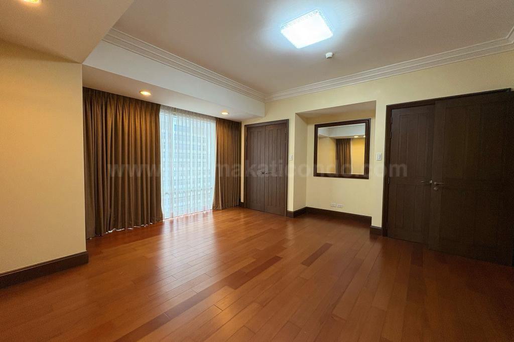 Bedroom 2 of 4-bedroom condo unit at Discovery Primea