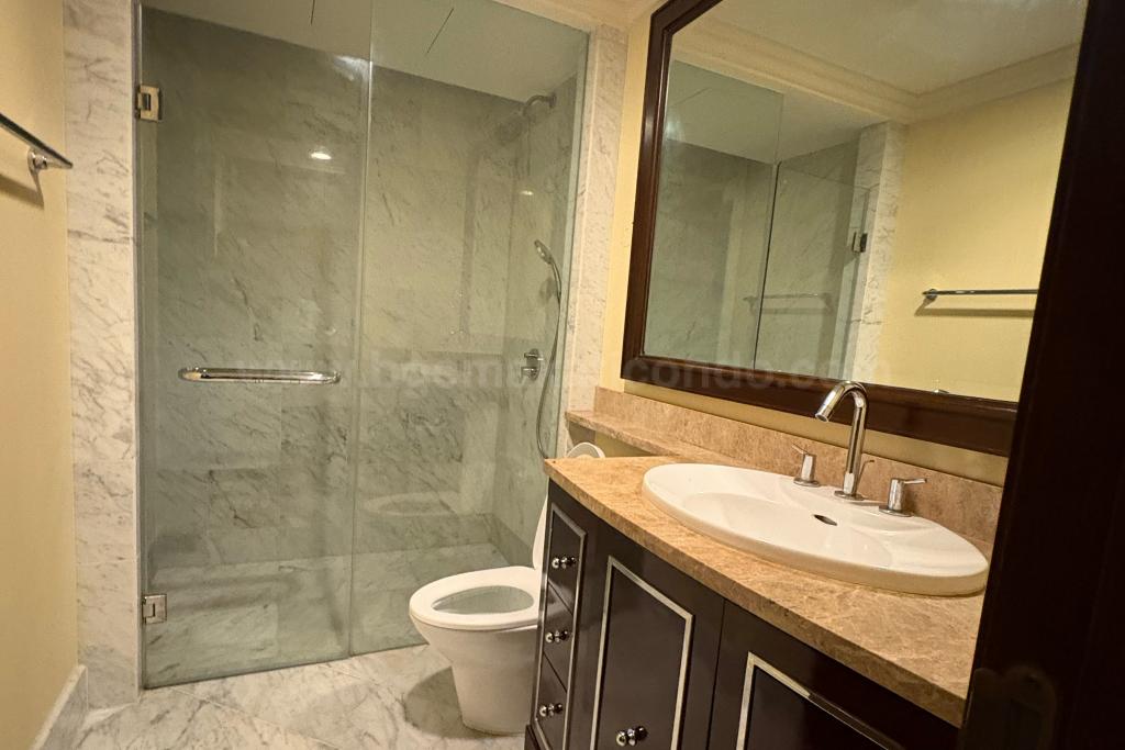 Guest room  toilet and bath of 4-bedroom condo unit at Discovery Primea