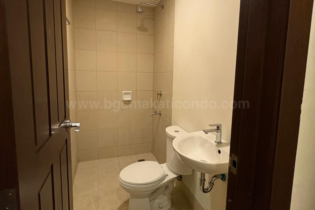 Maid's room toilet and bath of 4-bedroom condo unit at Discovery Primea
