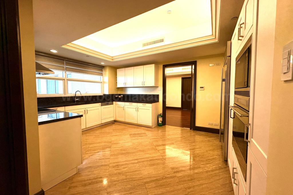 Main kitchen of 4-bedroom condo unit at Discovery Primea
