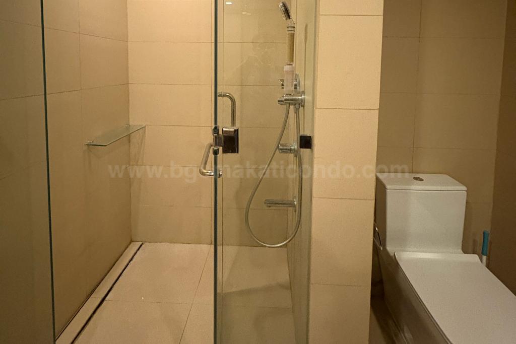 Master's bedroom toilet and bath of 3-bedroom condo unit at Garden Towers tower 1