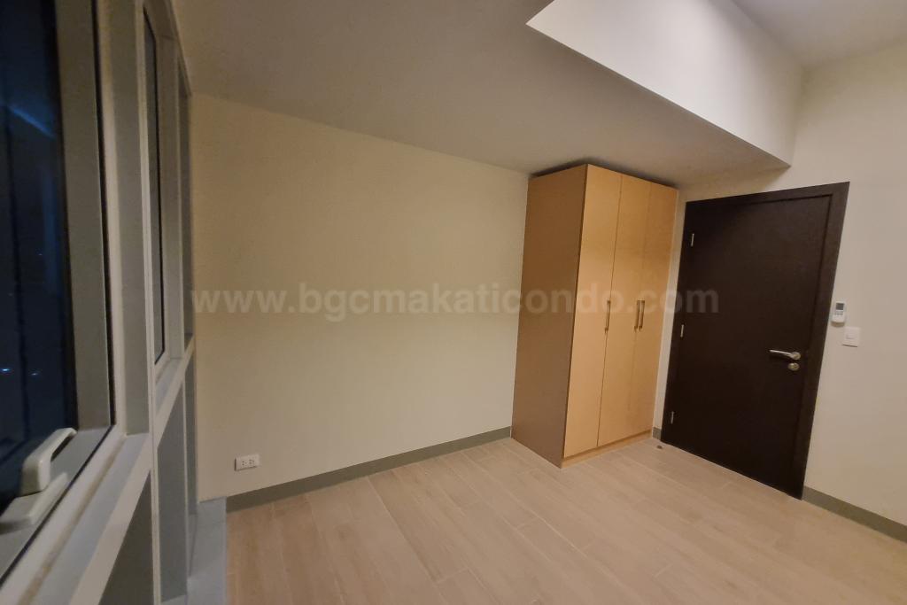 Bedroom 2 of 3-bedroom unit at Uptown Parksuites tower 2
