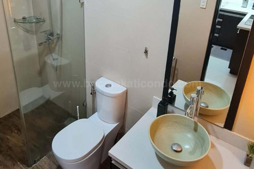 Common toilet and bath of 2-bedroom condo unit at Crescent Park Residences