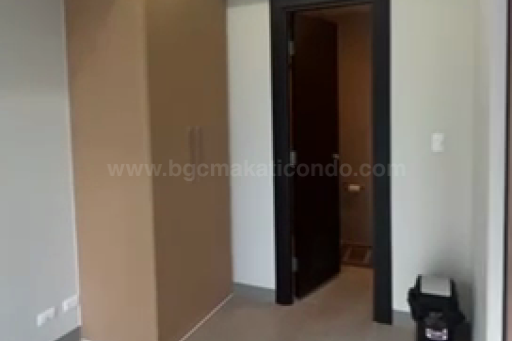 Built-in wardrobe of 1 bedroom unit at Uptown Parksuites tower 1
