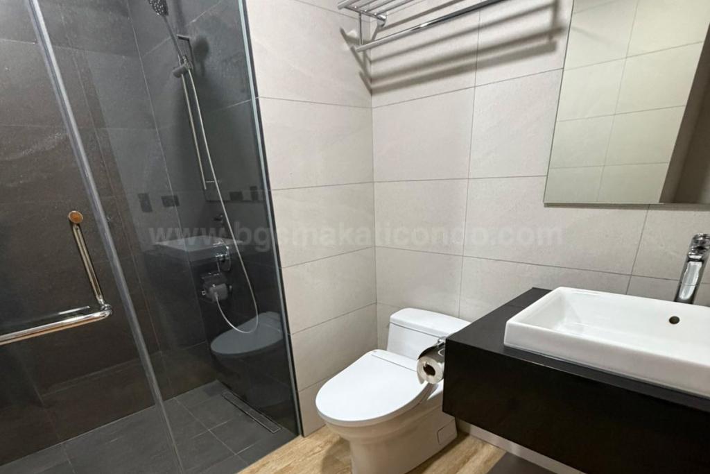 Toilet and bath of 1-bedroom condominium unit at The Seasons Residences