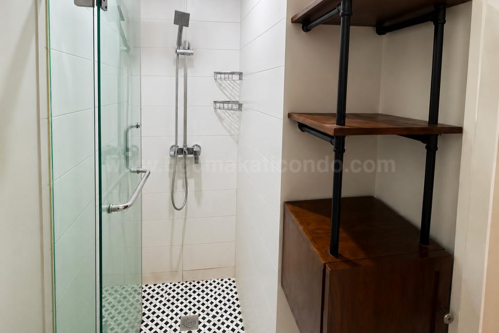Toilet and bath 1 of 2-bedroom condo unit at The Manansala