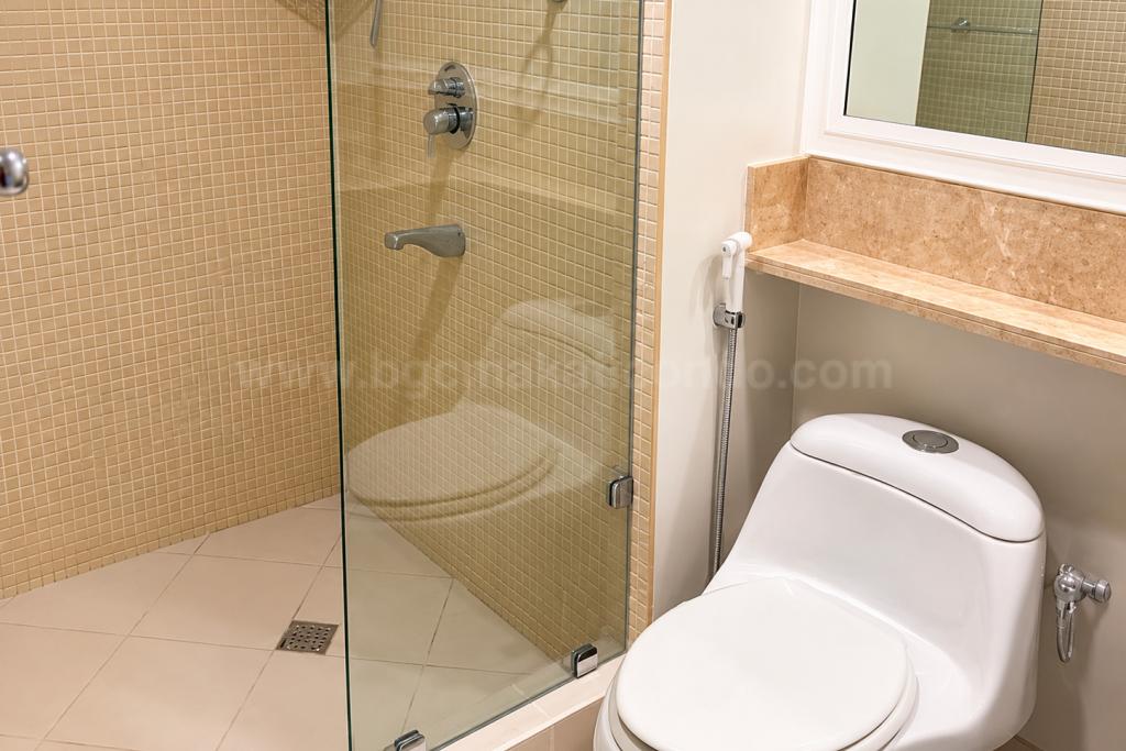 Toilet and bath 2 of 2-bedroom condo unit at The Manansala