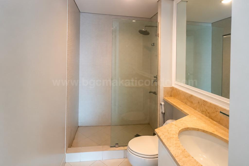 Toilet and bath 2 of 2-bedroom condo unit at The Manansala