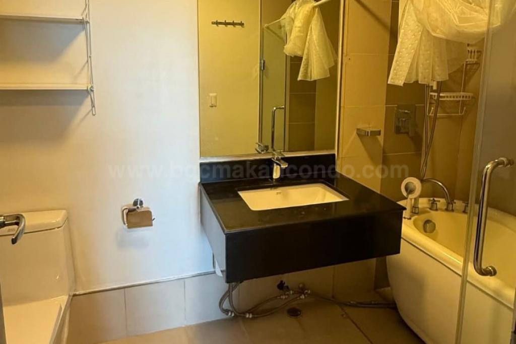 Toilet and bath 1 of 3-bedroom condo unit at Two Serendra Sequoia tower