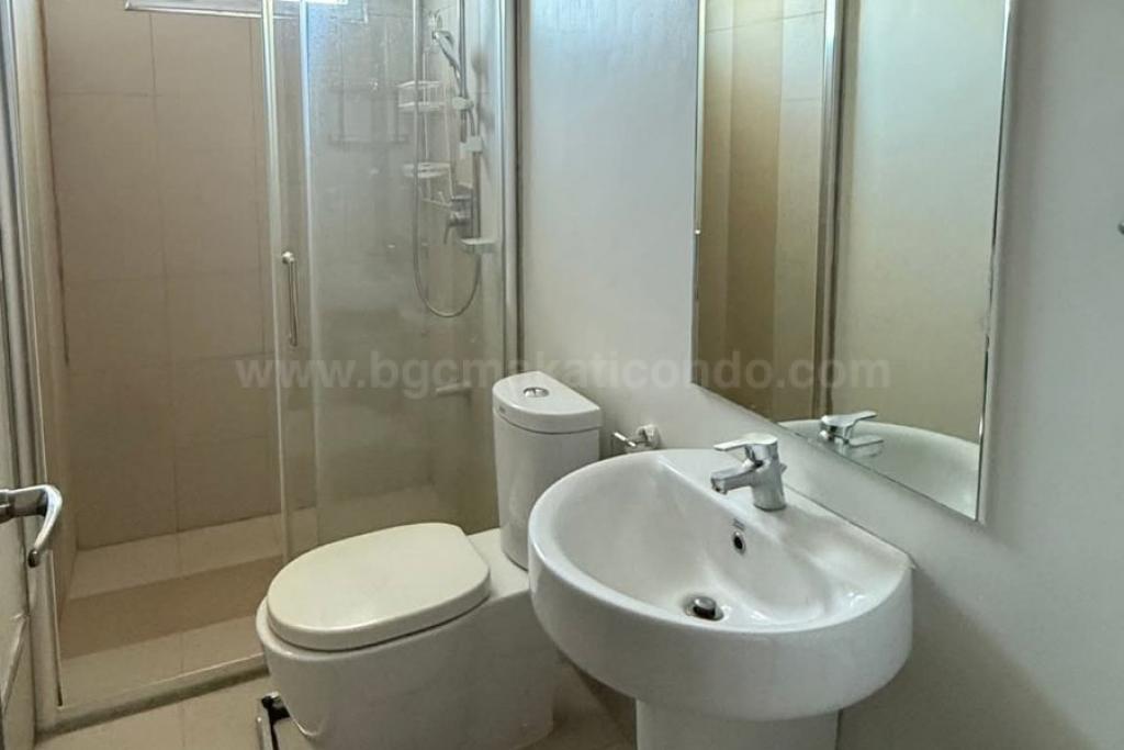 Toilet and bath 2 of 3-bedroom condo unit at Two Serendra Sequoia tower