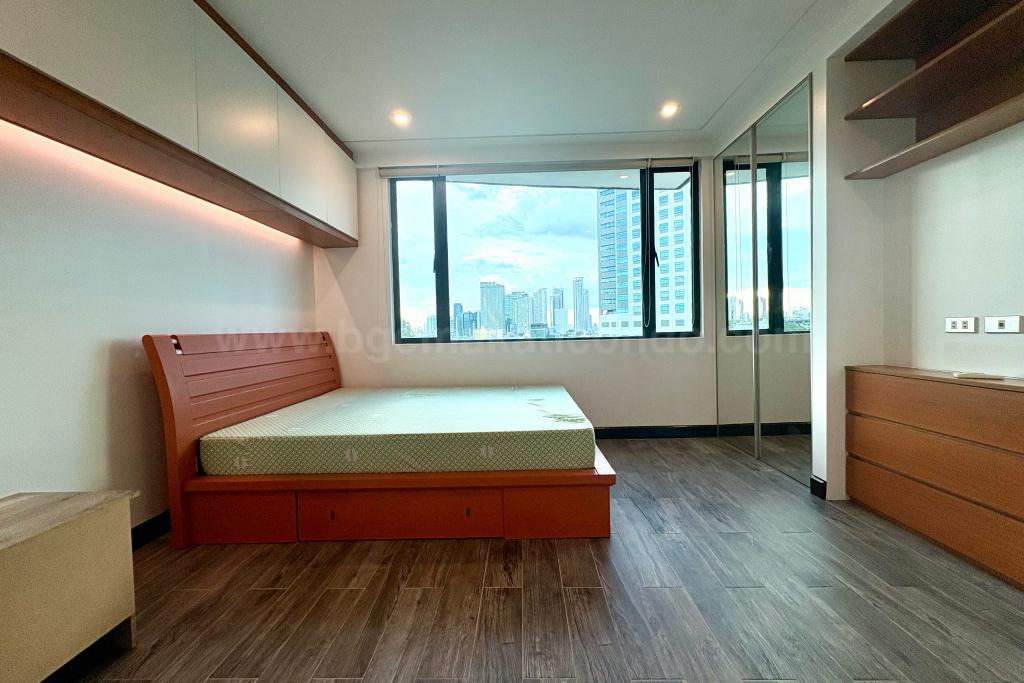 Master bedroom of 2-bedroom condo unit at Bonifacio Ridge
