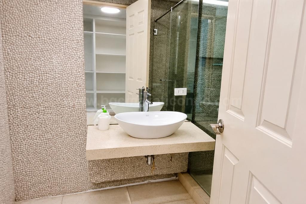 Master toilet and bath of 3-bedroom bi-level condo unit at The Regency at Salcedo