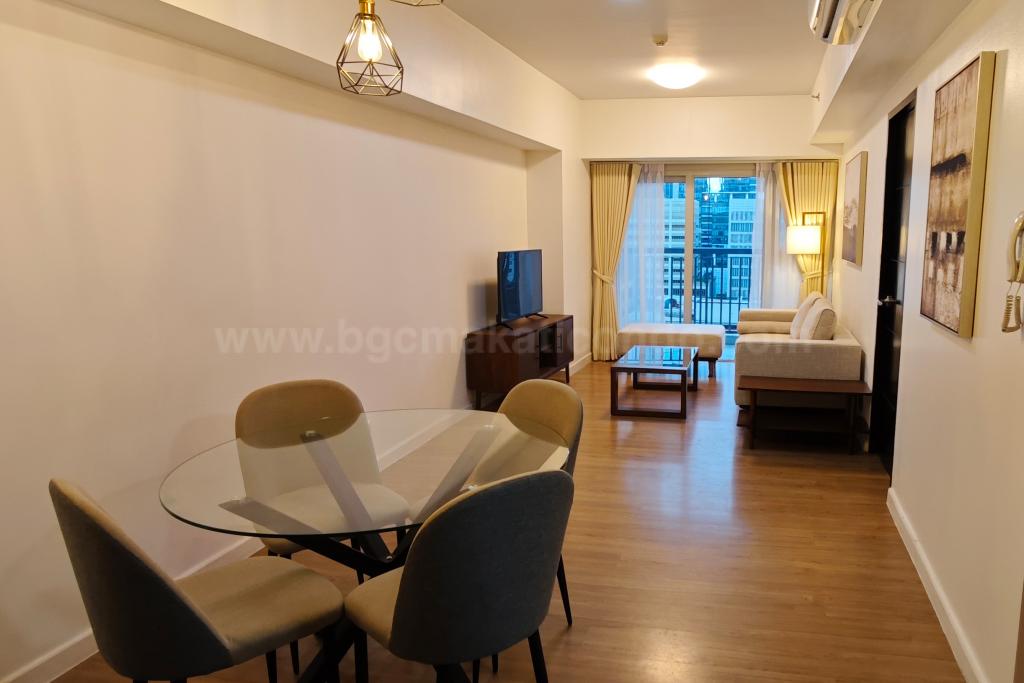 Dining and living areas of 1-bedroom condo unit at One Maridien