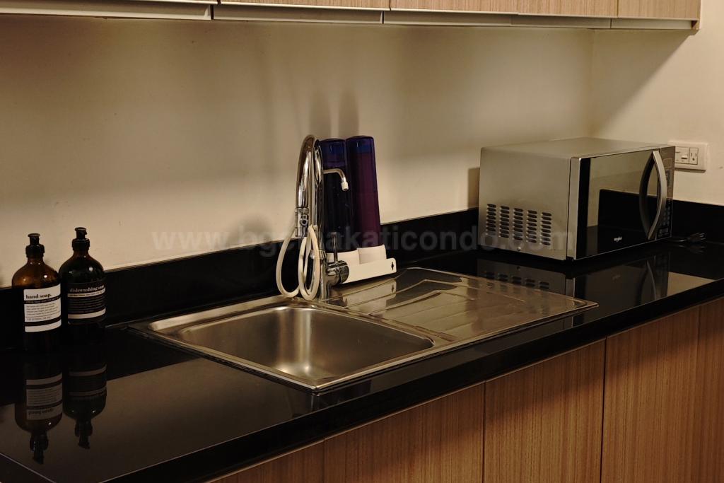 Kitchen area of 1-bedroom condo unit at One Maridien