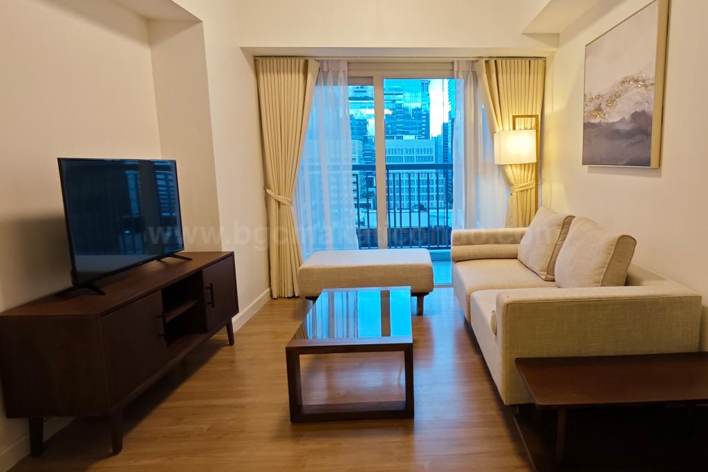 Living area of 1-bedroom condo unit at One Maridien