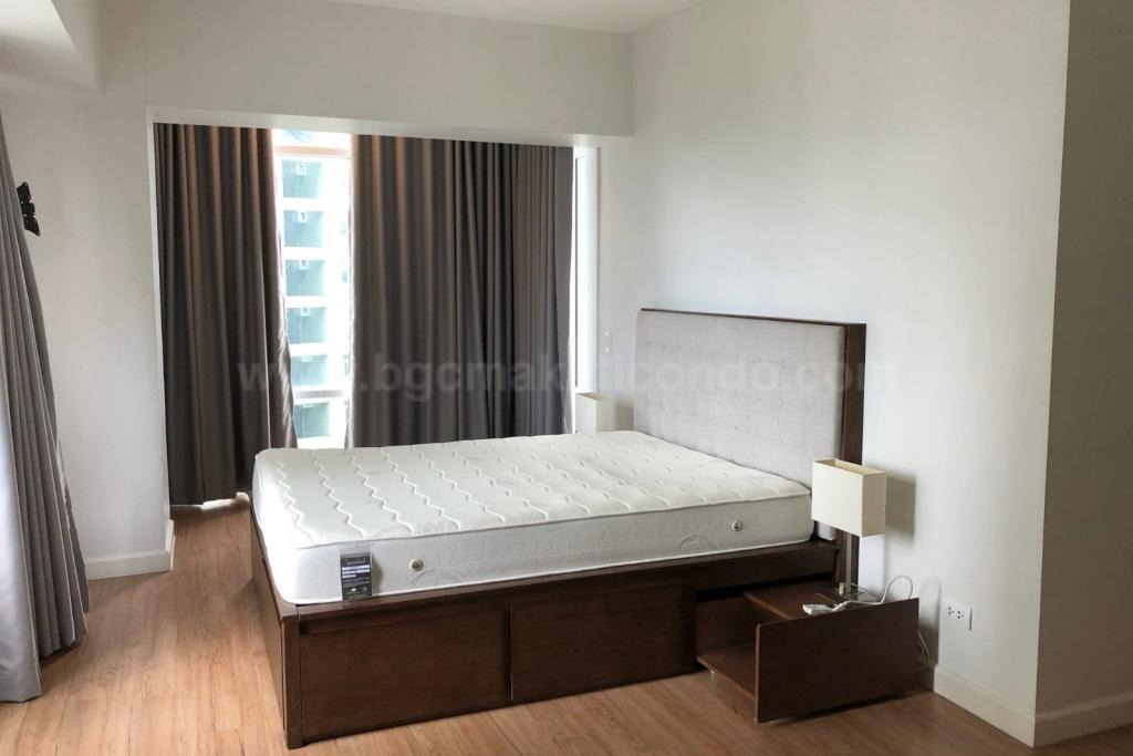 Master bedroom of 3-bedroom condo unit at Two Serendra The Red Oak Tower