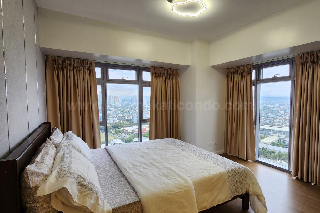 Master's bedroom of 3-bedroom condominium unit at Park Triangle Residences