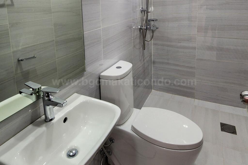 Common toilet and bath of 2-bedroom condominium unit at West Veranda