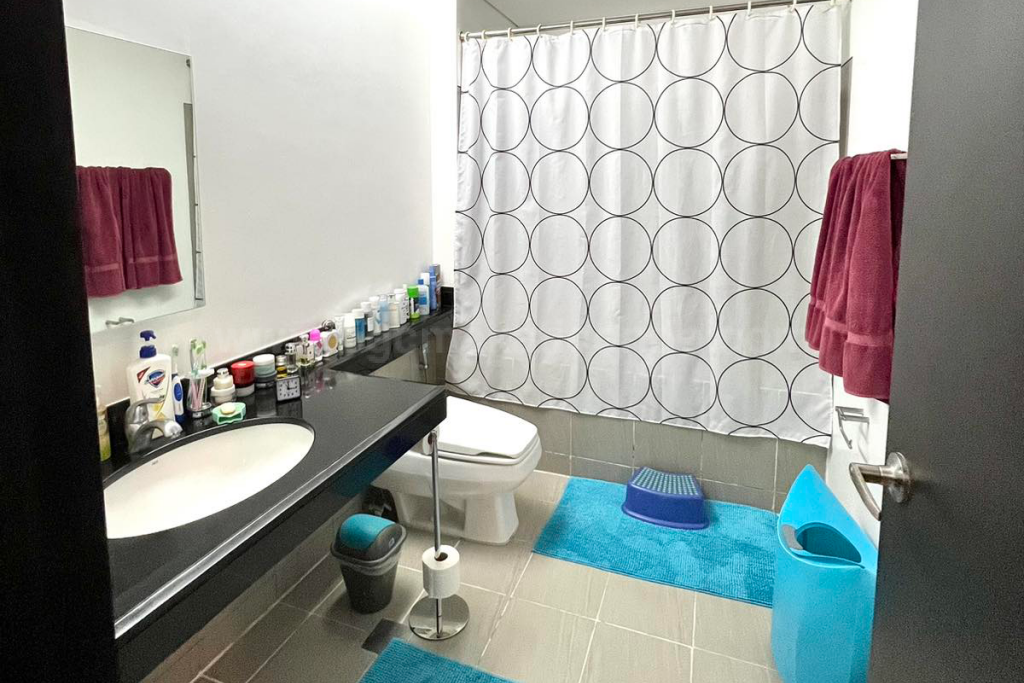 Master's bedroom toilet and bath of 3-bedroom unit at The Residences at Greenbelt Master's bedroom toilet and bath of 3-bedroom unit at The Residences at Greenbelt