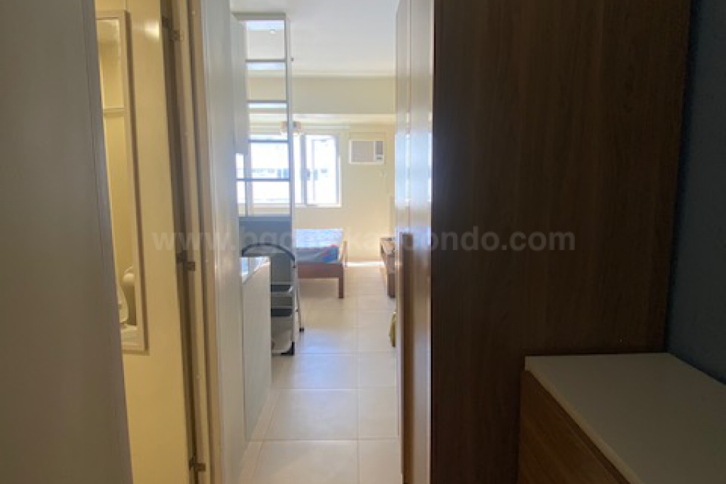 Foyer of studio condo unit at Avida Towers One Union Place tower 2