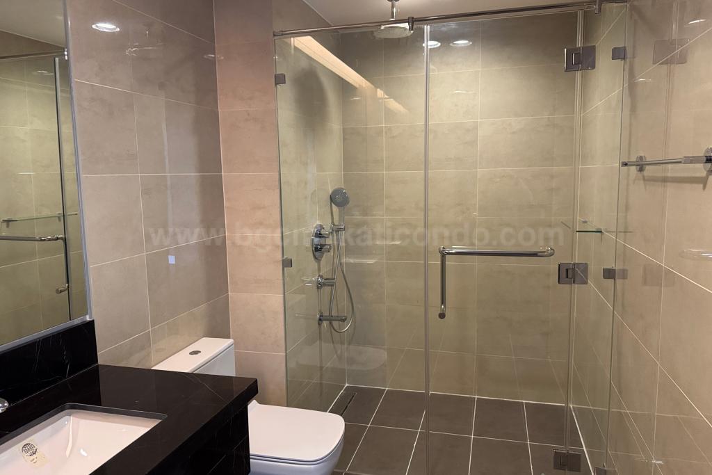 Master's toilet and bath of 2-bedroom condo unit at Arbor Lanes tower 3