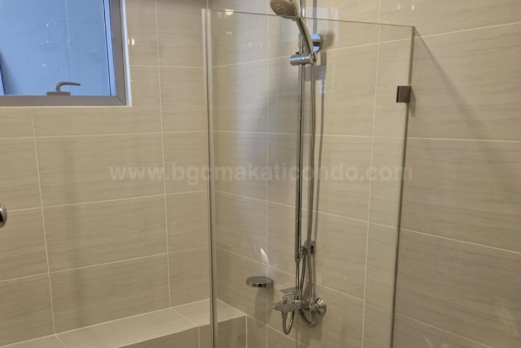 Bath of 1-bedroom condo unit at Park Triangle Residences